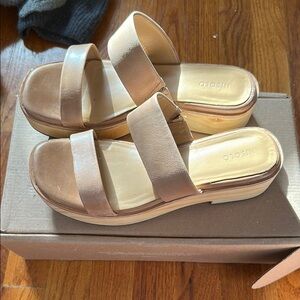 Nisolo Women's Tan wood platform sandals 9